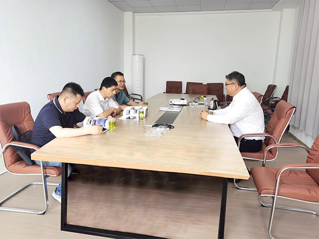 南京市文化旅游局科教處李海峰副處長，棲霞區(qū)文旅局李炳輝副局長等一行3人來我公司調(diào)研考察。(圖2)